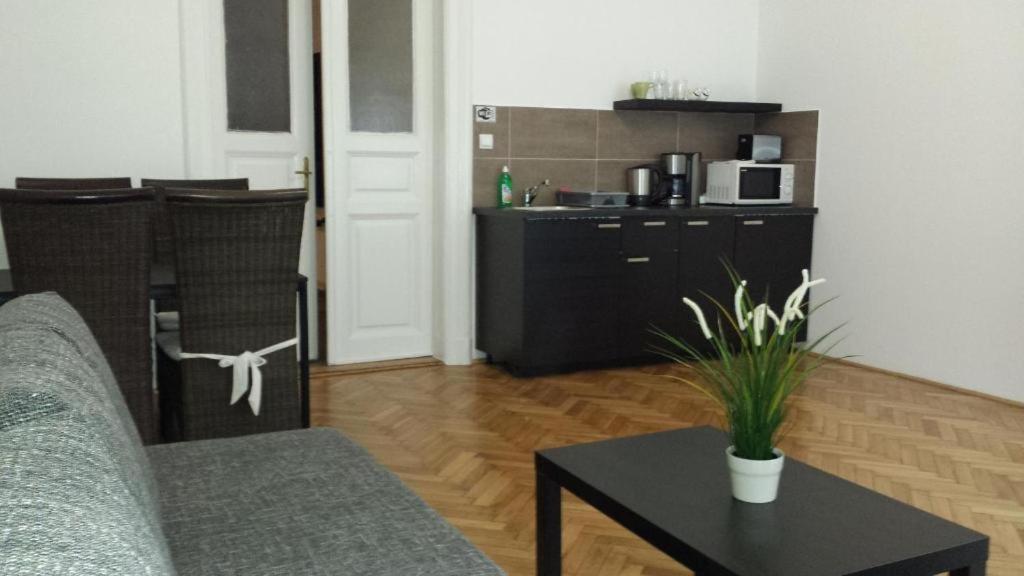 Balcony Apartment Budapest Exterior photo
